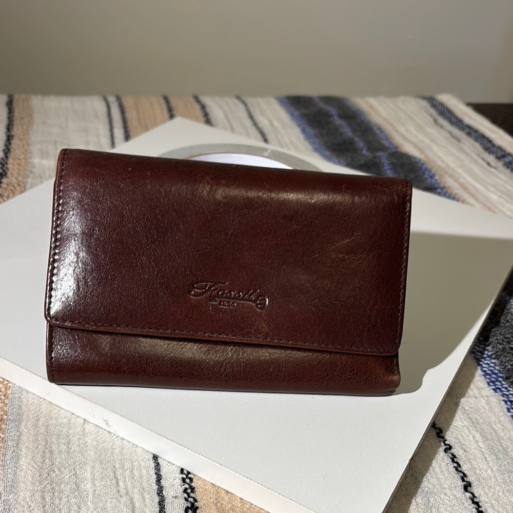 Fossil Brown Leather Wallet Timeless Design